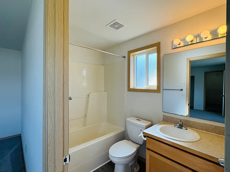 7470 Leeside Dr — Photo 15