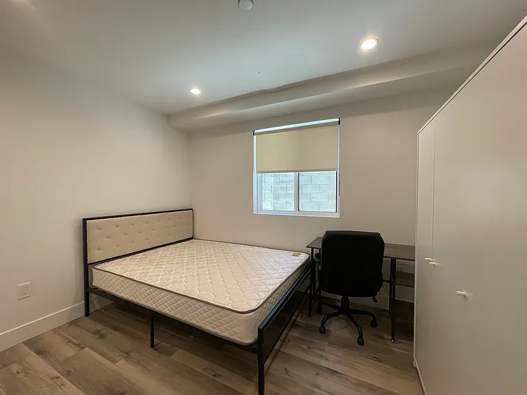 1186 W 37th Pl - USC DPS — Photo 8
