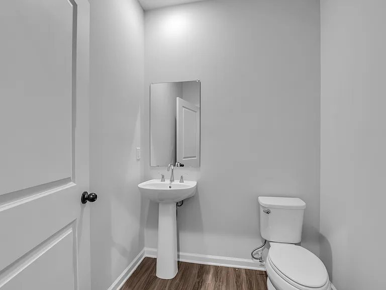 801 York Aly — Photo 8