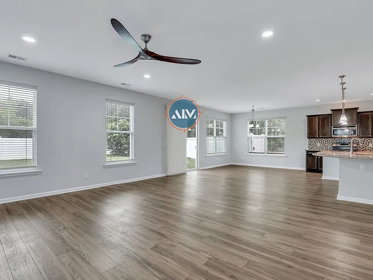 211 Heritage Pkwy — Photo 35