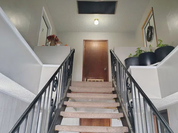 608 Compton Ave APT 1, Crane, MO 65633