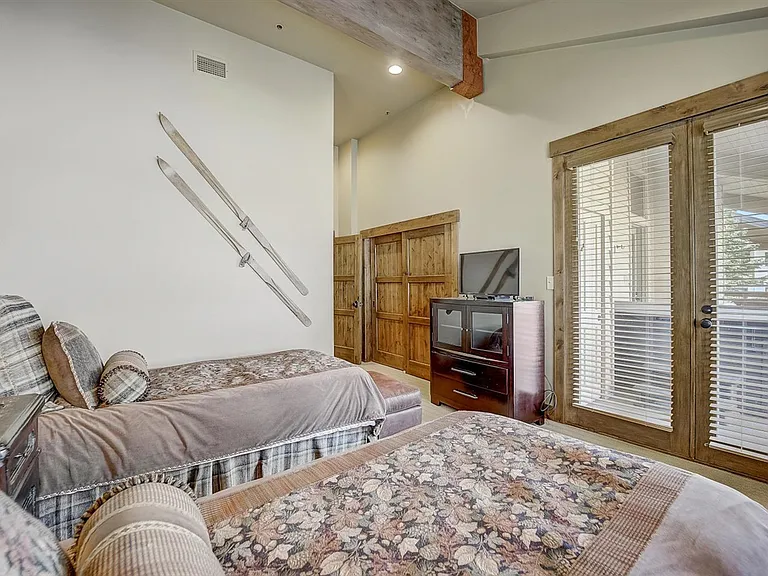 7580 Royal St E #33 — Photo 16