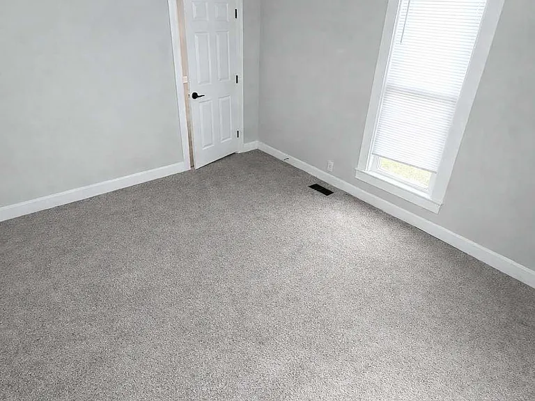 1115 N Bell St — Photo 2