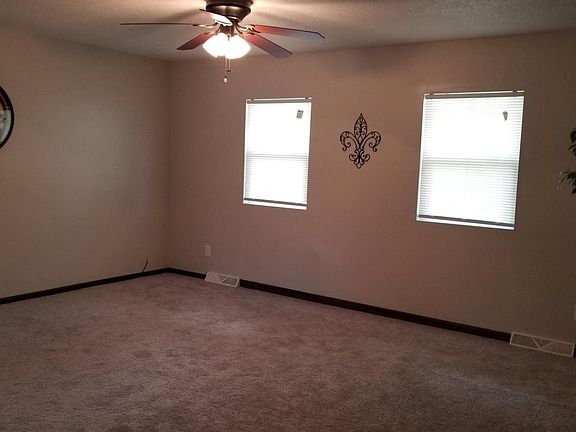 5th image of 1706 S Country Club Dr