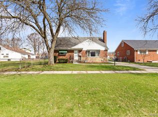 22507 E Eight Mile Rd, Saint Clair Shores, MI