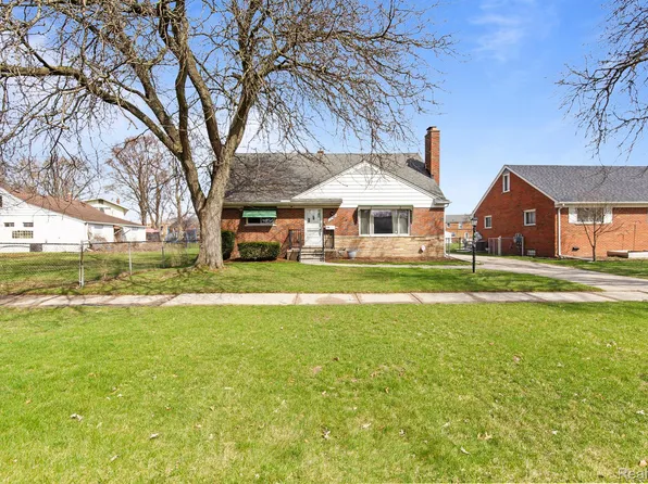 22507 E Eight Mile Rd, Saint Clair Shores, MI 48080