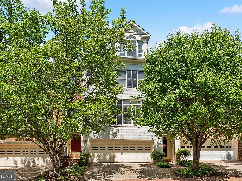 7489 Carriage Hills Dr