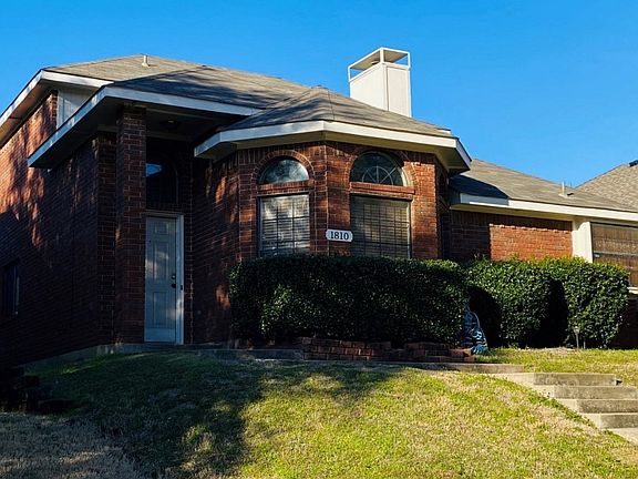 3rd image of 1810 Green Oak Dr