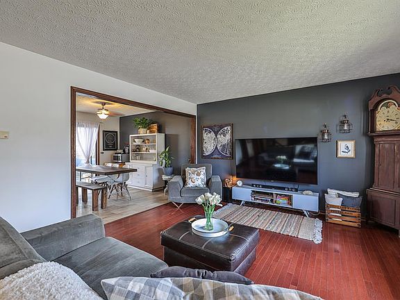 5th image of 10 Pebble Beach Ct