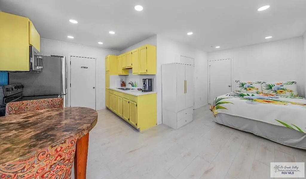 1 bed, 1.0 bath, 500 sqft, $2,400 — Photo 3