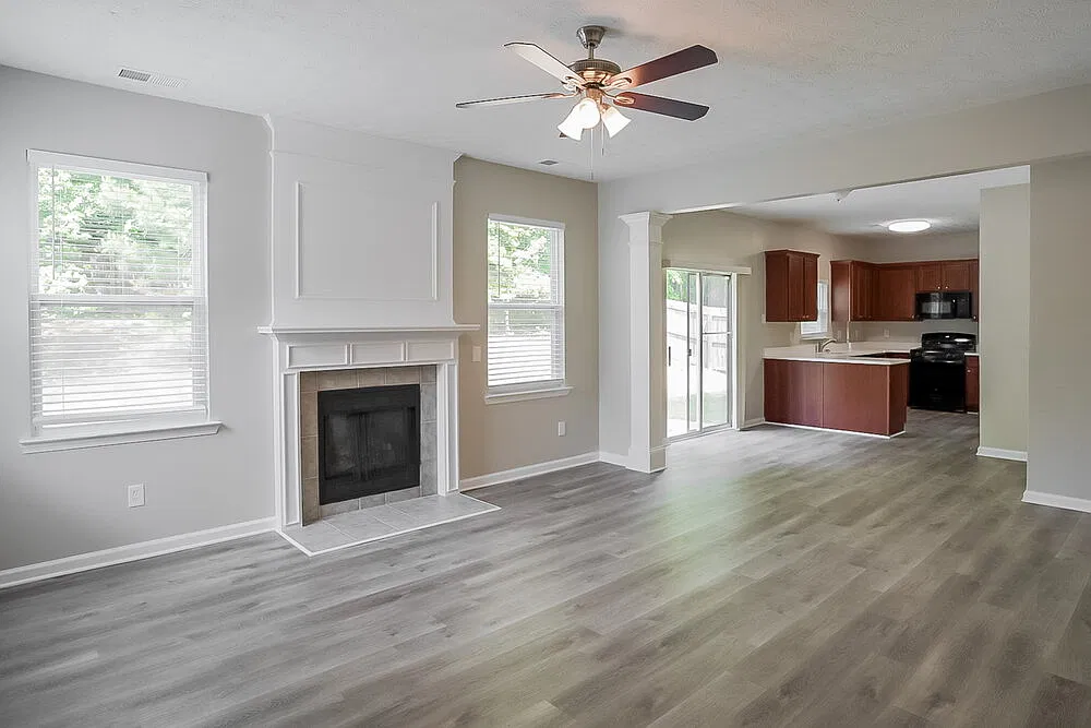 4 bed, 2.5 bath, 2409 sqft, $2,225 — Photo 4