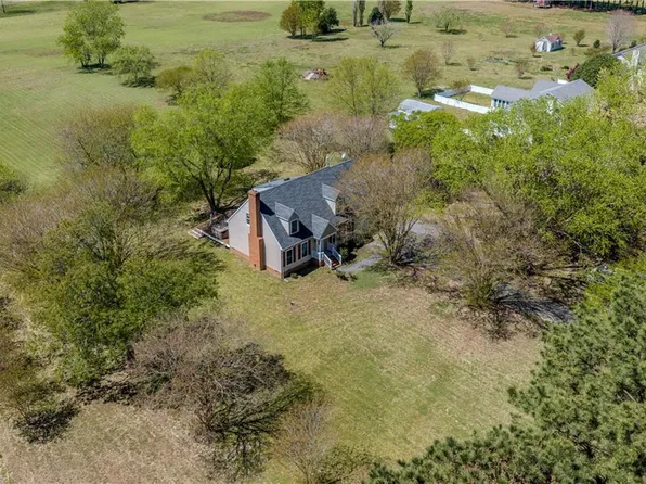 230 Chick Cove Dr, Hardyville, VA 23070