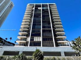 6423 Collins Ave