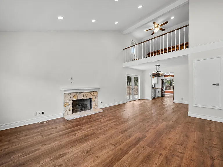 561 Walter Ave — Photo 40