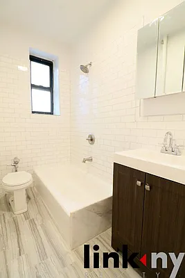 Rented by Link NY Realty | media 21
