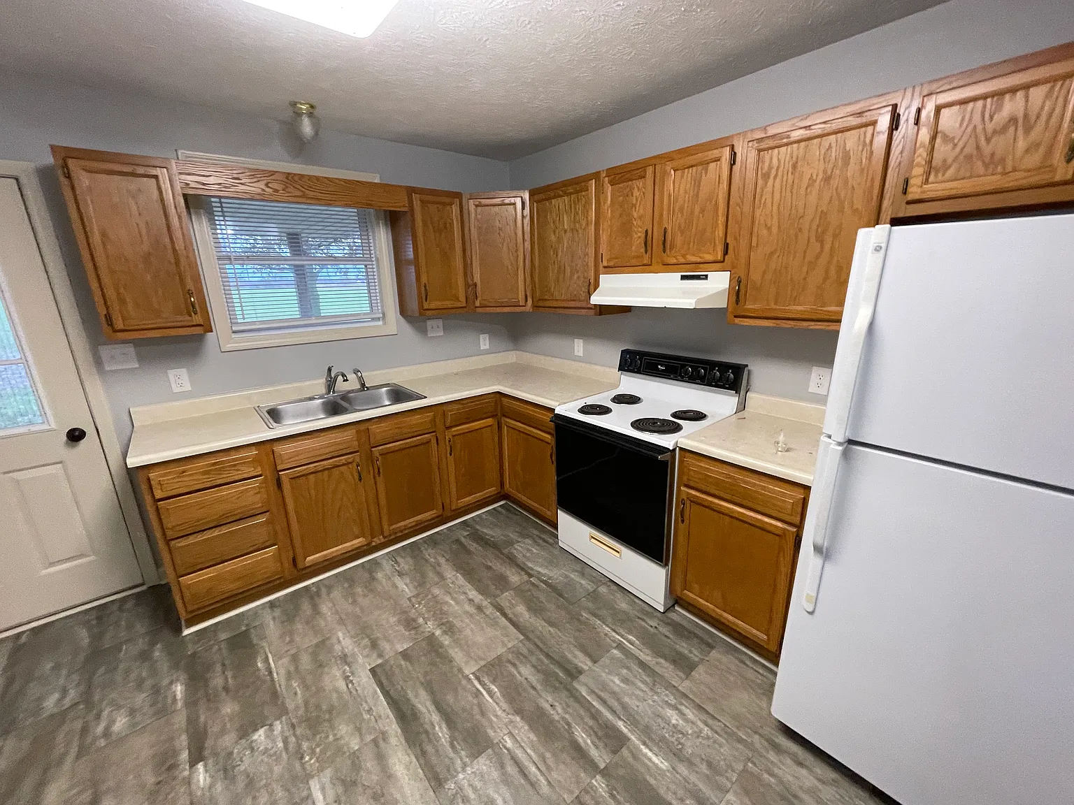 2 bed, 1000 sqft, $1,550 — Photo 3