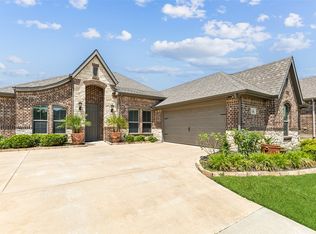 121 Quail Run Rd, Red Oak, TX 75154