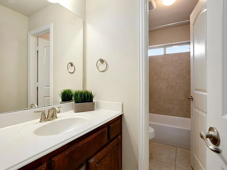 1087 Sahallee Dr — Photo 25