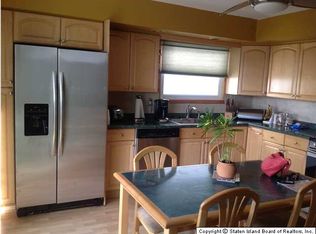 90 Stack Dr, Staten Island, NY 10312