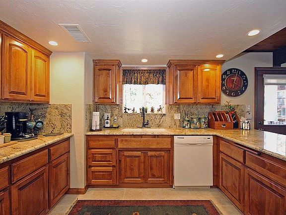 5th image of 451 Belmont Dr