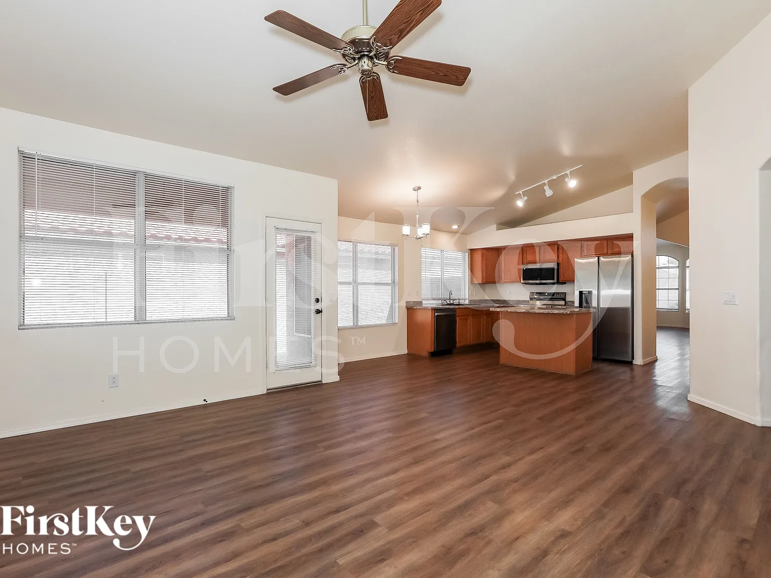 3 bed, 2.0 bath, 1678 sqft, $2,070 — Photo 4