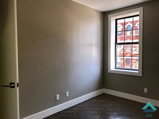 Rented by EXR | media 63