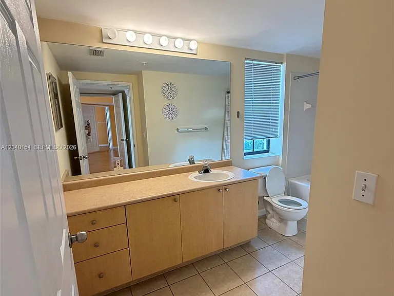 1919 Van Buren St #620A — Photo 24