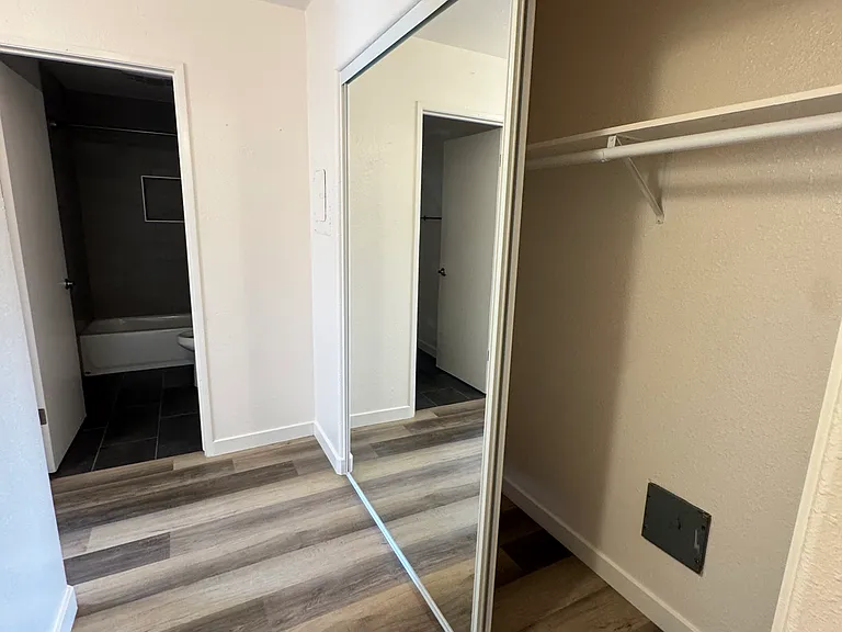 1110 Torrey Pines Rd #6 — Photo 8