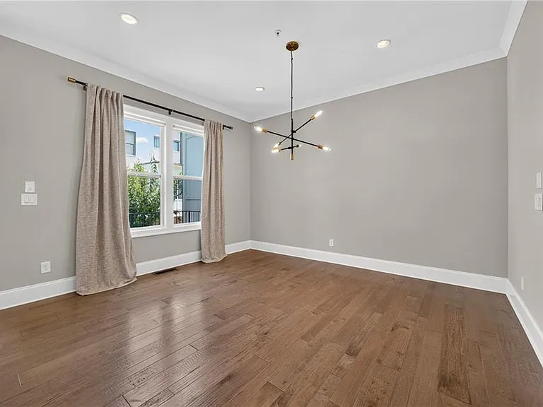 124 W Wieuca Rd NE — Photo 6