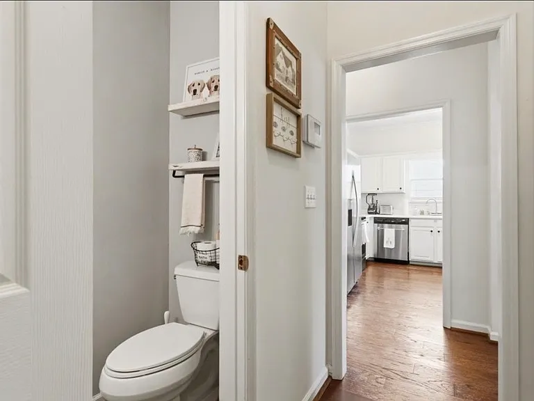 2300 Amberley Woods Trce — Photo 15