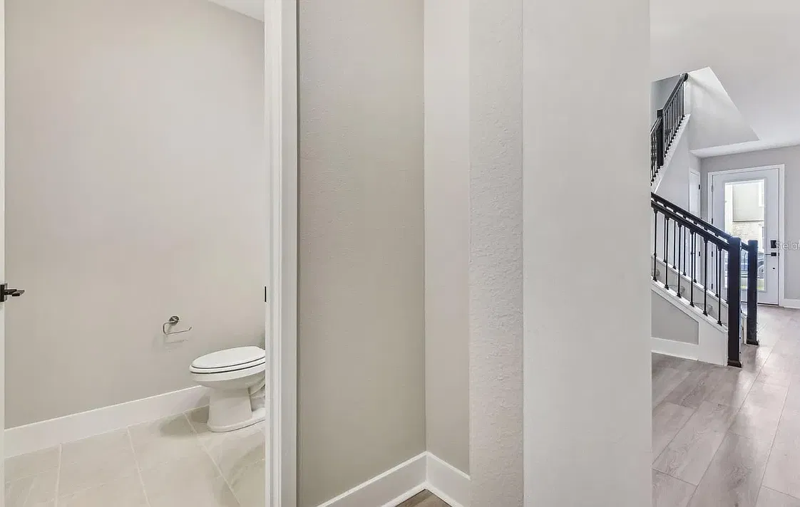 4 bed, 2.5 bath, 2289 sqft, $2,200 — Photo 3
