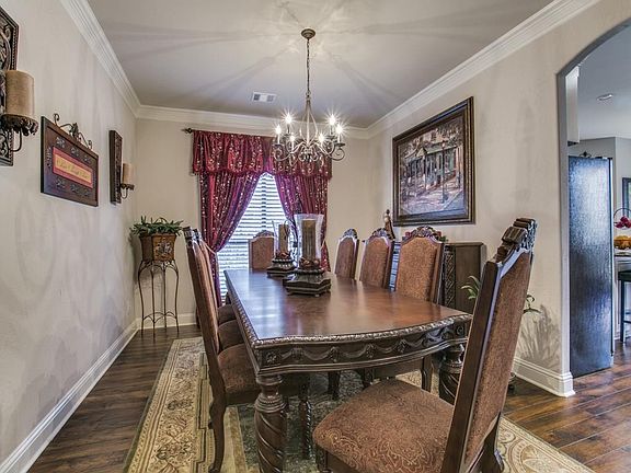 5th image of 3419 Overhill Dr