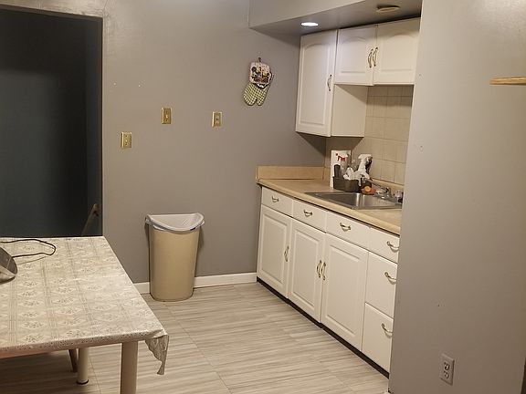 2nd image of 2471 Salina St