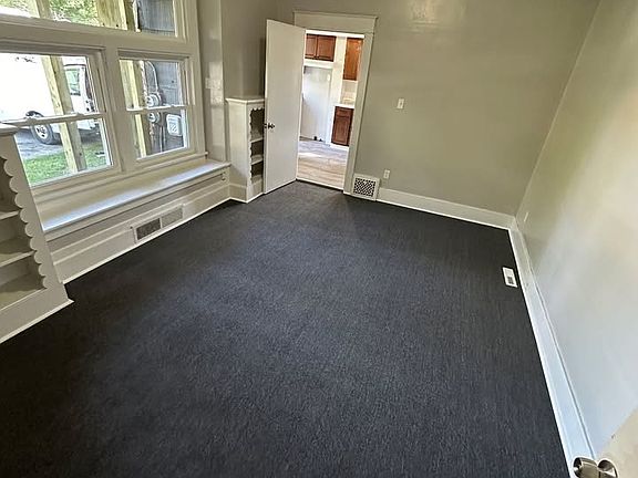 3rd image of 879 Colfax Ave #1