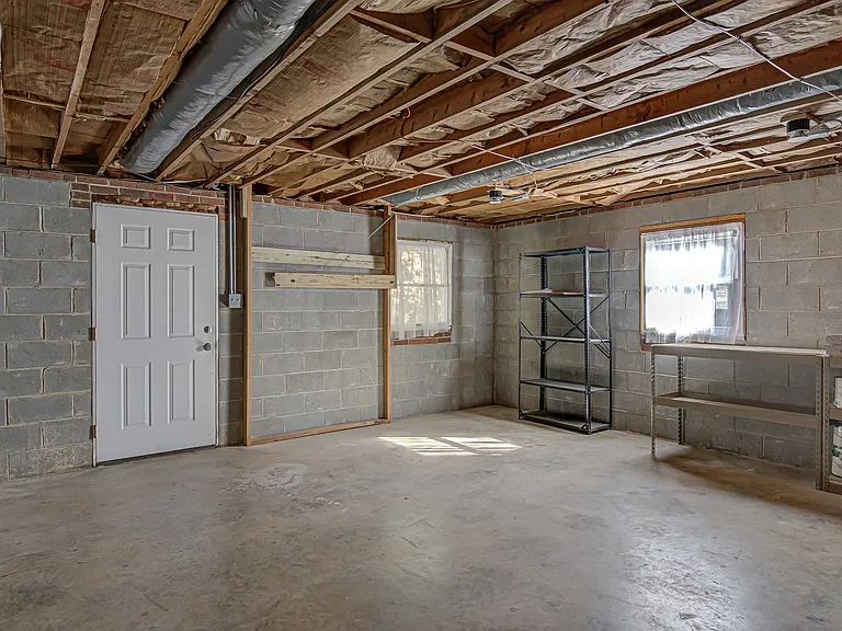 Shop/storage room w/ door to backyard