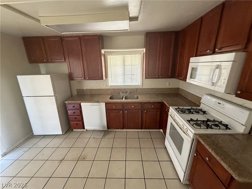 3 bed, 2.0 bath, 1165 sqft, $1,584 — Photo 4