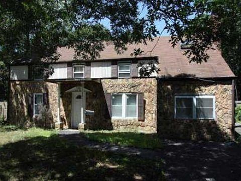 2nd image of 26 Lurcott Ln