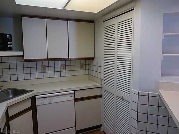 4th image of 2200 Rock Cliff Reach APT B