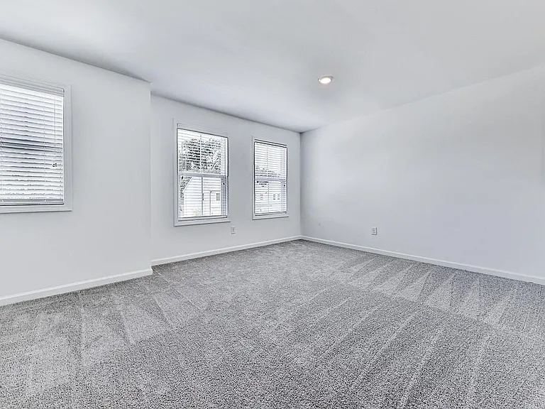 611 Elwick Ln — Photo 21