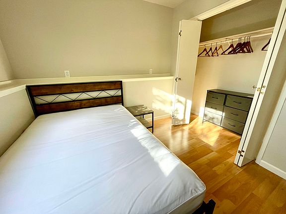 2nd image of 18429 12th Ave NE Room B