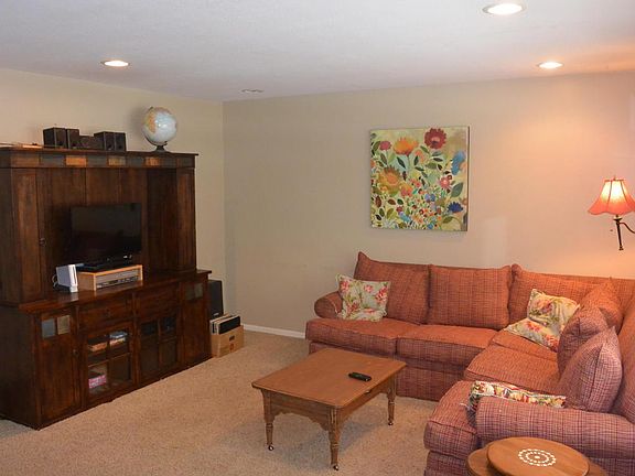 4th image of 8072 Belaire Dr