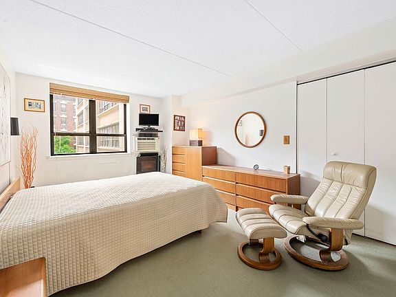 5th image of 220 Manhattan Ave APT 2V