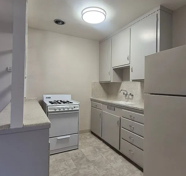 2508 L Street Classic Midtown Living — Photo 26