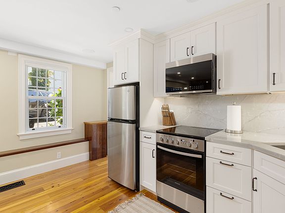 5th image of 134 1/2 Spring St