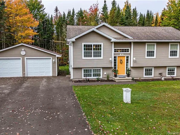 12 Mount Halak Ave, Lincoln, NB E3B 0P1