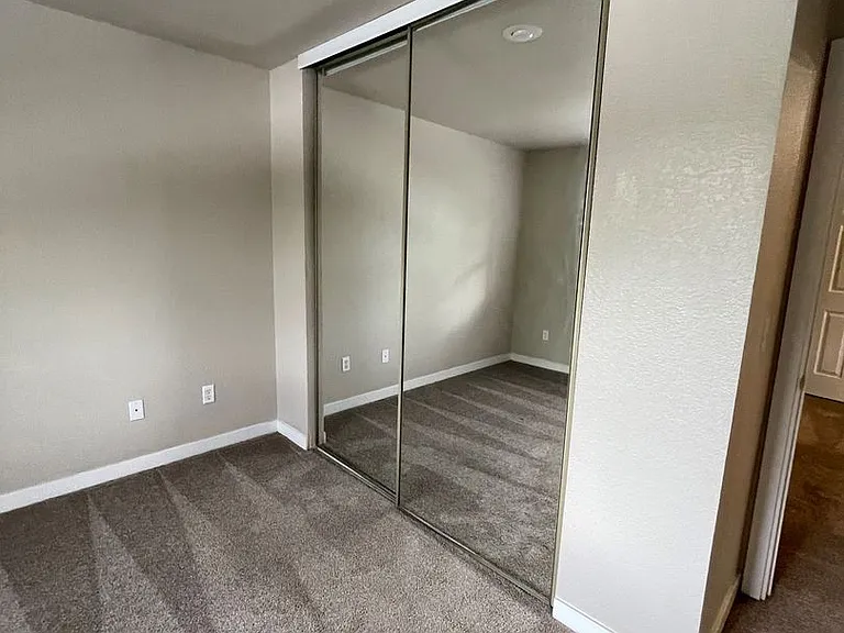 Signature Apartments — Photo 22