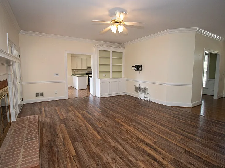 2220 Montclair Dr — Photo 8