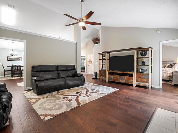 5th image of 2801 Green Forest Ln