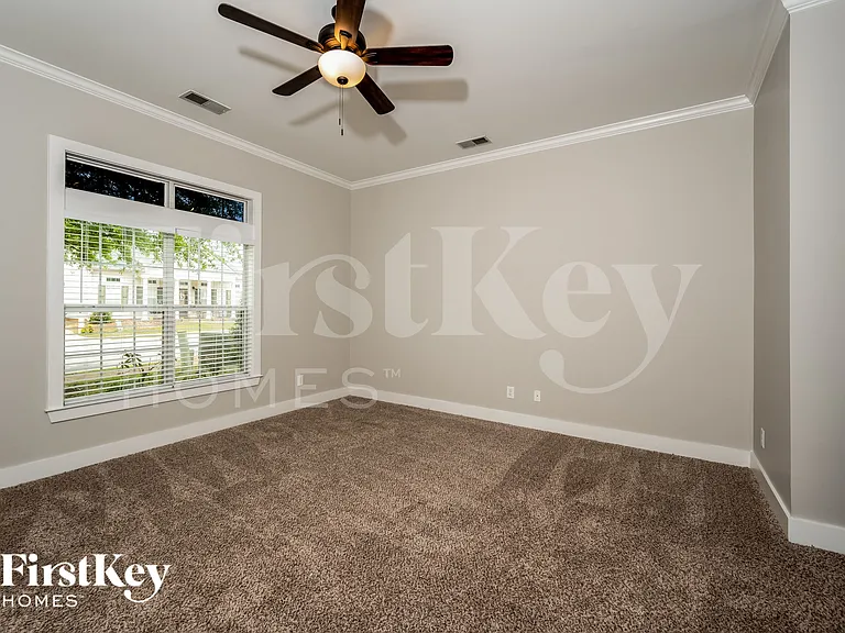 4598 Clubview Dr — Photo 7