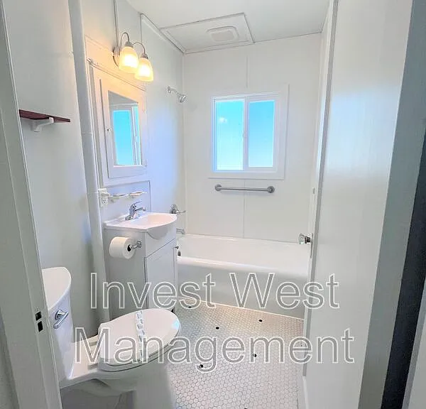 615 NE 6th Ave #10 — Photo 11